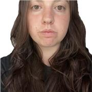 Diplomata in Liceo Linguistico (inglese, francese e tedesco)